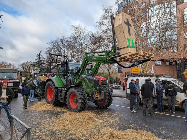 Protesty francuskich rolników. Zablokowali elektrownię atomową